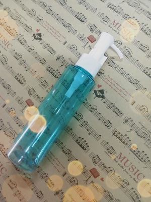 Le cosmétique en plastique de 4 onces met des conteneurs en bouteille pour des soins de la peau avec le chapeau de pulvérisateur